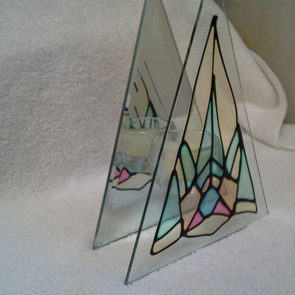 ✨SOLD✨STAINED GLASS LOOK MULTI-COLOR CANDLE HOLDER - Picture 5 of 8